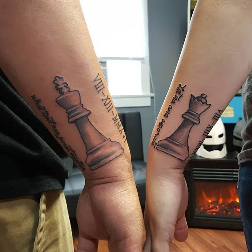 Explore minimal finger tattoos ideas, creative tattoo ideas in Tulia, available at Mister Placasos Tattoo Shop