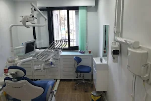 R&R Dental image