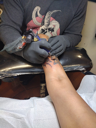 Tattoo Shop «Gold Coast Tattoo Studio», reviews and photos, 639 Lighthouse Ave, Monterey, CA 93940, USA