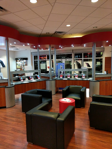 Cell Phone Store «Miami Gardens Verizon Wireless», reviews and photos, 18355 NW 57th Ave #104, Miami Gardens, FL 33055, USA