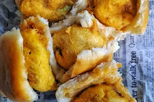 Dashrath Vada Pav image