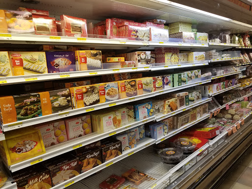 Asian Grocery Store «Lotte Plaza Market - Ashburn», reviews and photos, 43930 Farmwell Hunt Plaza #100, Ashburn, VA 20147, USA