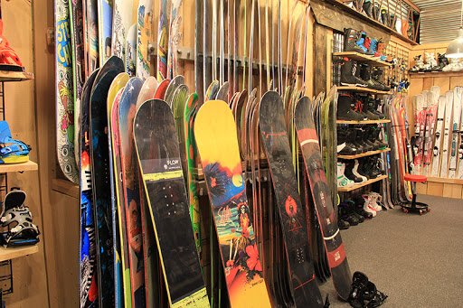 Snowboard Shop «Peak Ski & Snowboard Center», reviews and photos, 640 Center Rd, Pittsburgh, PA 15239, USA