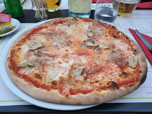 Trattoria Pizzeria La Mela in Moio De Calvi, Provincia di Bergamo
