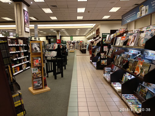 Book Store «Barnes & Noble», reviews and photos, 960 S Colorado Blvd, Glendale, CO 80246, USA