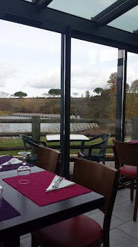 Atmosphère du Restaurant français Auberge du Lac de Trizay - n°2