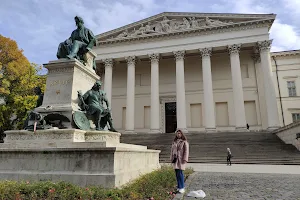 János Arany statue image