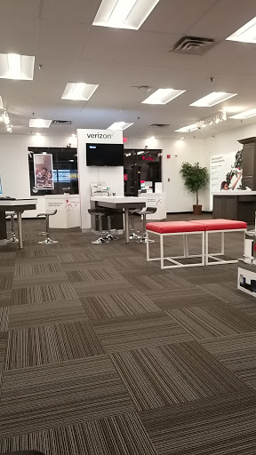 Cell Phone Store «Verizon Authorized Retailer - Wireless Zone», reviews and photos, 438 W Grove St, Middleborough, MA 02346, USA