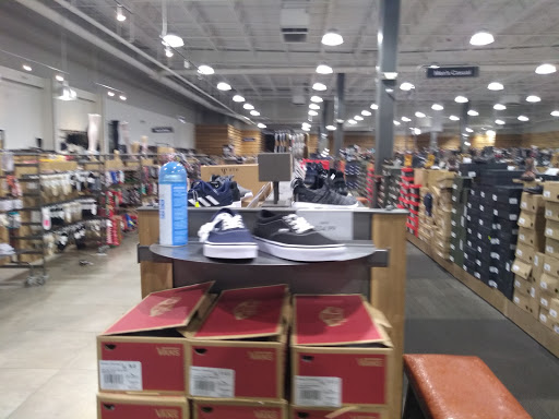 Shoe Store «DSW Designer Shoe Warehouse», reviews and photos, 1 Walden Galleria, Buffalo, NY 14225, USA