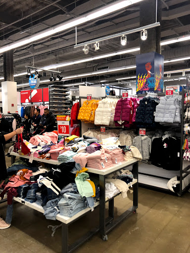 Clothing Store «Old Navy», reviews and photos, 40-24 College Point Blvd, Flushing, NY 11354, USA