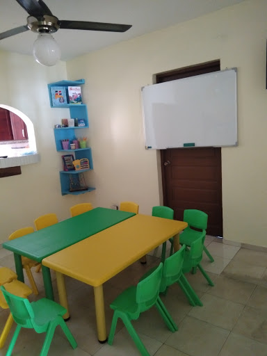 Estancia Tic Toc, guardería y sala de tareas.