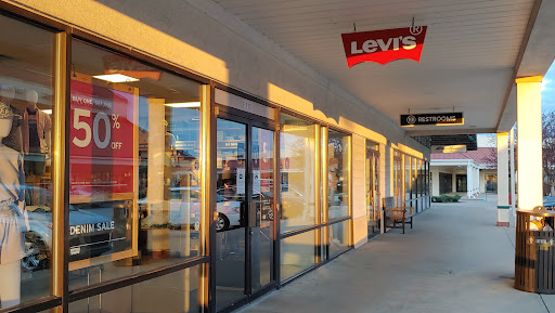 Shopping Mall «Edinburgh Premium Outlets», reviews and photos, 11622 NE Executive Dr, Edinburgh, IN 46124, USA