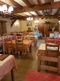 Atmosphère du Restaurant Ferme Auberge des Genestes: chambres et tables d'hôtes de charme avec piscine DORDOGNE PÉRIGORD NOIR à Saint-Genies - n°1