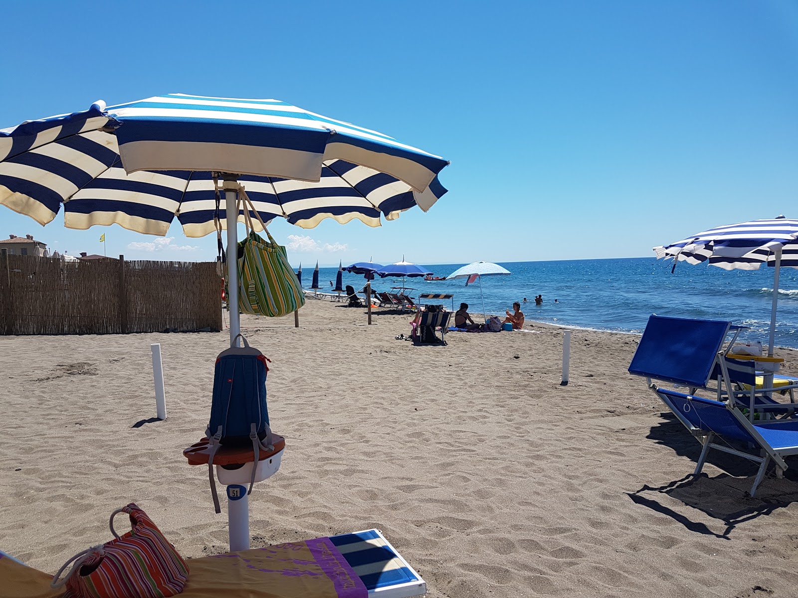 Foto av Il Ginepro Coccolone med lång rak strand