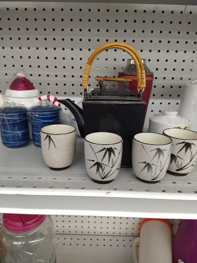 Thrift Store «Goodwill», reviews and photos, 2040 Alta Arden Expy, Sacramento, CA 95825, USA