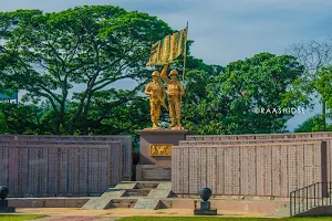 වයඹ - රණ අභිමන් ස්මාරකය - Wayamba Army War Memorial image
