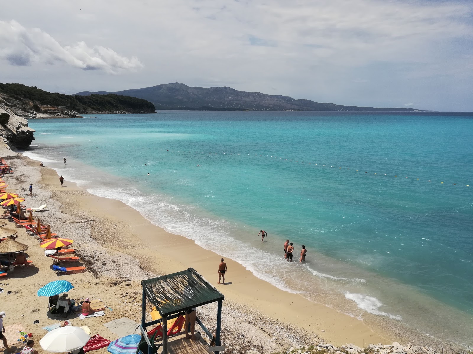 Foto di Pasqyra Beach con baia piccola