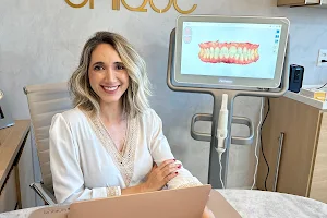 Dra. Karla Vasconcelos - Ortodontia | Invisalign | Ortodontia Digital | Ortodontia Estética image