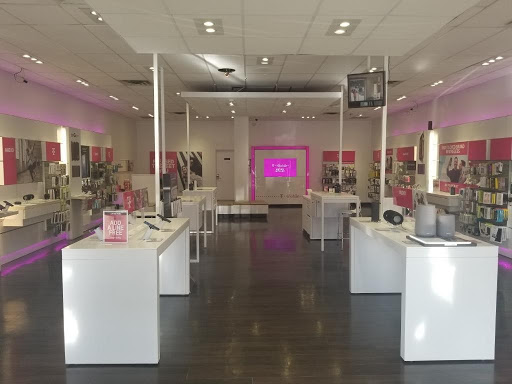 Cell Phone Store «T-Mobile», reviews and photos, 2067 W Mercury Blvd, Hampton, VA 23666, USA
