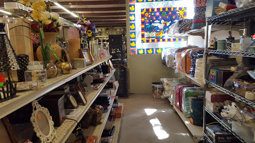 Used Clothing Store «T.E.A.M. Resale Shop», reviews and photos, 300 W Main St, Tomball, TX 77375, USA