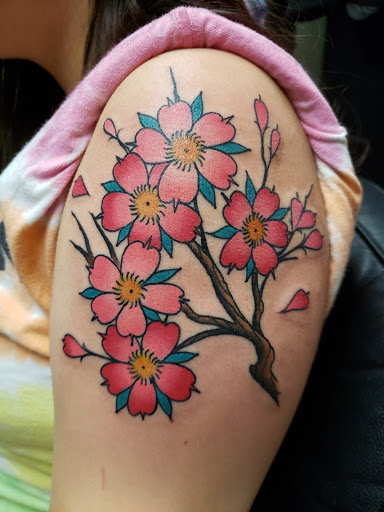 Tattoo Shop «Silkworm Tattoo», reviews and photos, 520 Main St, Hamilton, OH 45013, USA