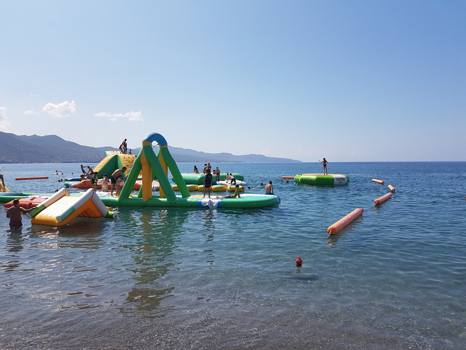 Photo de Paralia Kalamatas - endroit populaire parmi les connaisseurs de la détente