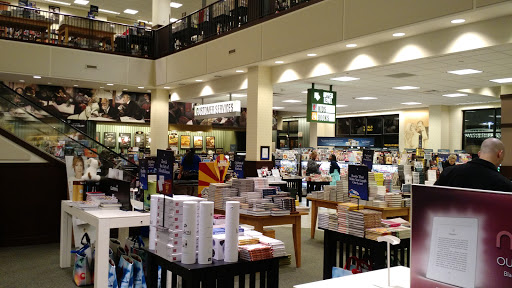 Book Store «Barnes & Noble», reviews and photos, 91 Old Country Rd, Carle Place, NY 11514, USA