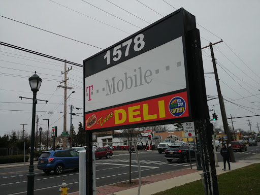 Cell Phone Store «T-Mobile», reviews and photos, 1578 Hempstead Pike, Elmont, NY 11003, USA