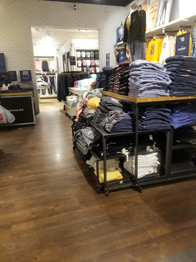 Clothing Store «Aéropostale», reviews and photos, 200 Baychester Ave, Bronx, NY 10475, USA