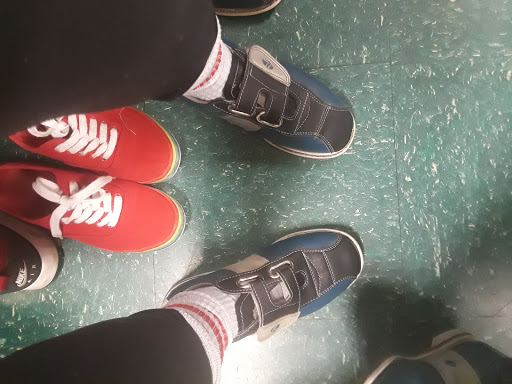 Bowling Alley «Holiday Bowling Center & Sports Bar», reviews and photos, 106 E Pembroke Rd, Hallandale Beach, FL 33009, USA