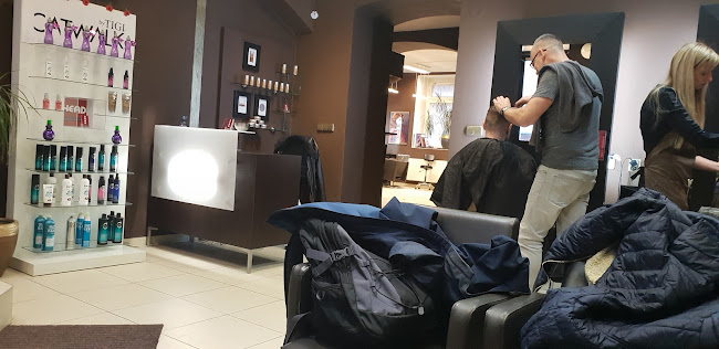 HEAD English hair salon and barbers - Praha