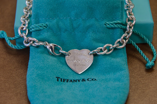 Jewelry Buyer «New Era Jewelry and Coin», reviews and photos, 4359 W Diversey Ave, Chicago, IL 60639, USA