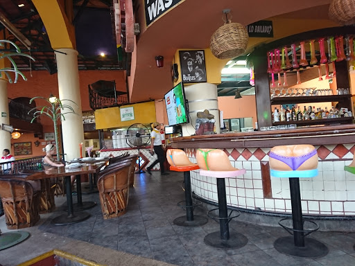 Bars to work in Cancun