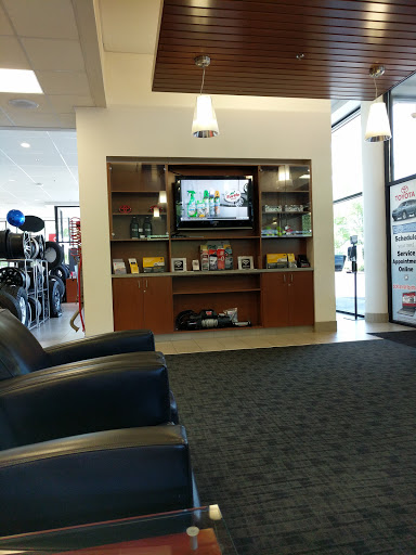 Toyota Dealer «Dick Hannah Toyota», reviews and photos, 2632 Coweeman Park Dr, Kelso, WA 98626, USA