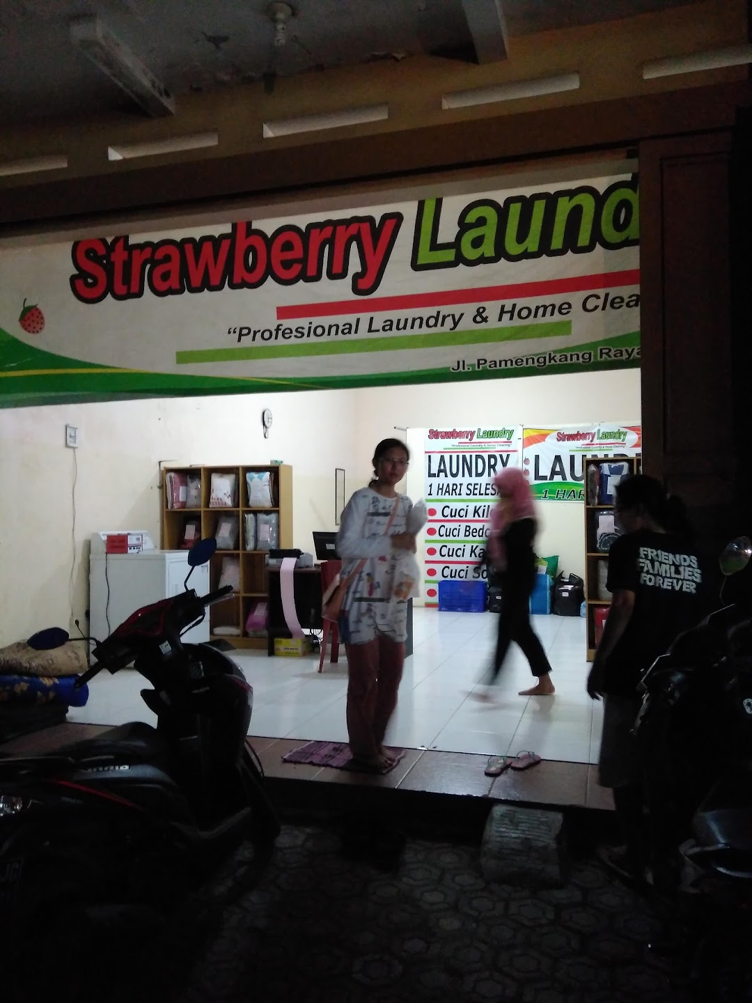 Strawberry Laundry Pamengkang
