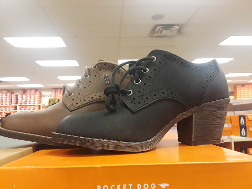 Shoe Store «Famous Footwear», reviews and photos, 40-24 College Point Blvd, Flushing, NY 11354, USA