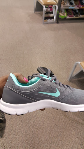 Shoe Store «DSW Designer Shoe Warehouse», reviews and photos, 30777 Gratiot Ave, Roseville, MI 48066, USA