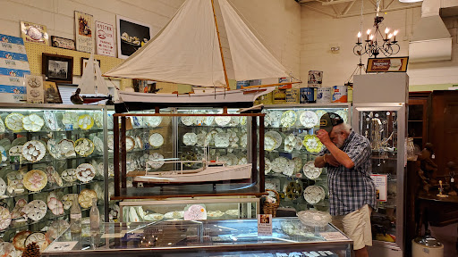 Antique Store «Kilmarnock Antique Gallery», reviews and photos, 144 School St, Kilmarnock, VA 22482, USA