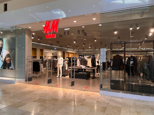 H&M, 4400 Sharon Rd, Charlotte, NC 28211, USA, 