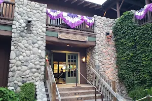 Grizzly Creek Lodge image