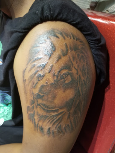 Tattoo Shop «The Ink Spot Tattoos», reviews and photos, 2009 Mannheim Rd, Melrose Park, IL 60160, USA