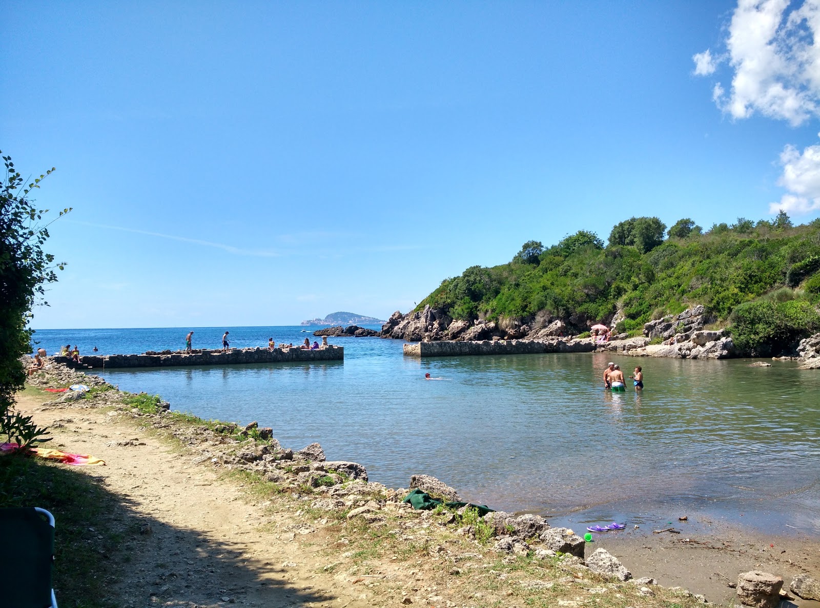 Fotografija Porticciolo Romano z rjavi pesek površino