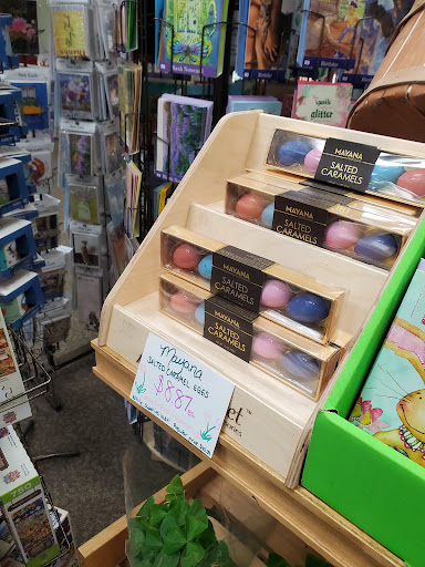 Grocery Store «Health Hut Natural Foods», reviews and photos, 325 Bayview Rd, Mukwonago, WI 53149, USA