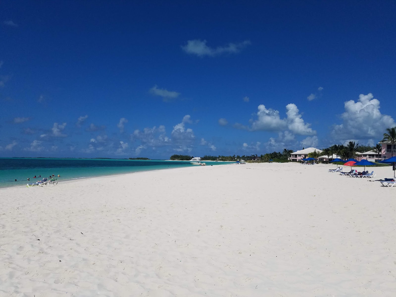 Fotografija Sandpiper beach z srednje stopnjo čistoče