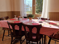 Atmosphère du Restaurant Le Cézanne chez Jojo à Vercheny - n°4