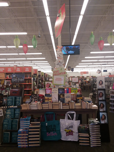 Used Book Store «2nd & Charles», reviews and photos, 1705 Mall of Georgia Blvd, Buford, GA 30519, USA