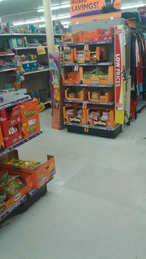 Dollar Store «FAMILY DOLLAR», reviews and photos, 930 N 27th St, Milwaukee, WI 53208, USA