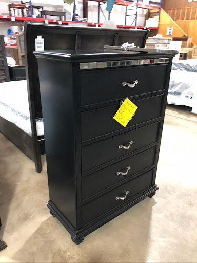 Flea Market «Springfield Flea Market & Gifts», reviews and photos, 1325 E Trafficway St, Springfield, MO 65802, USA