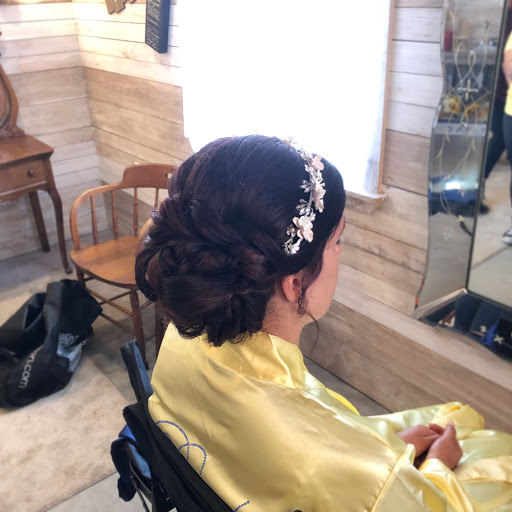 Beauty Salon «Color Bar Beauty Salon», reviews and photos, 519 N Mountain Rd, Harrisburg, PA 17112, USA