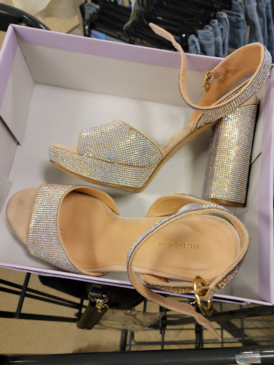 Department Store «Nordstrom Rack Shops At Orchard Place», reviews and photos, 9625 Skokie Blvd, Skokie, IL 60077, USA